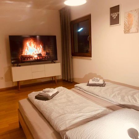 Felix Living 4, Modern & Cozy 2 Zimmer Wohnung, Balkon, Parkplatz Salzweg Luaran gambar