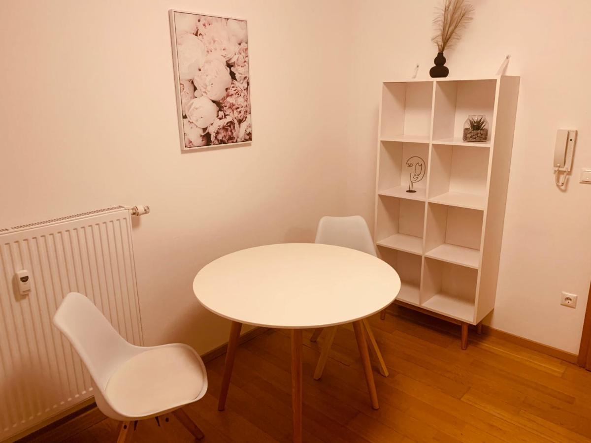Felix Living 4, Modern & Cozy 2 Zimmer Wohnung, Balkon, Parkplatz Salzweg Luaran gambar